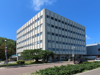 915151 Gezicht op het bedrijfsverzamelgebouw 'Drommedaris' (Europalaan 101) te Utrecht.